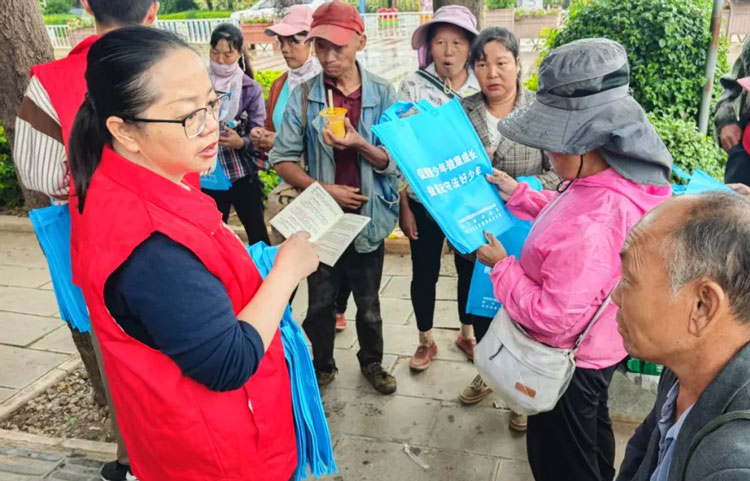 强国复兴有我 | 宾川县司法局送法到务工人员身边，民法典知识暖人心