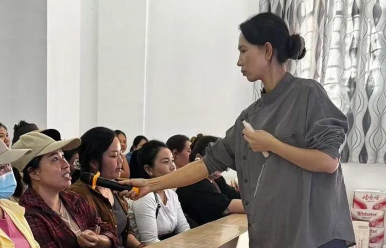 普法强基 · 利剑护蕾 | 一场触动心灵的家庭教育宣讲